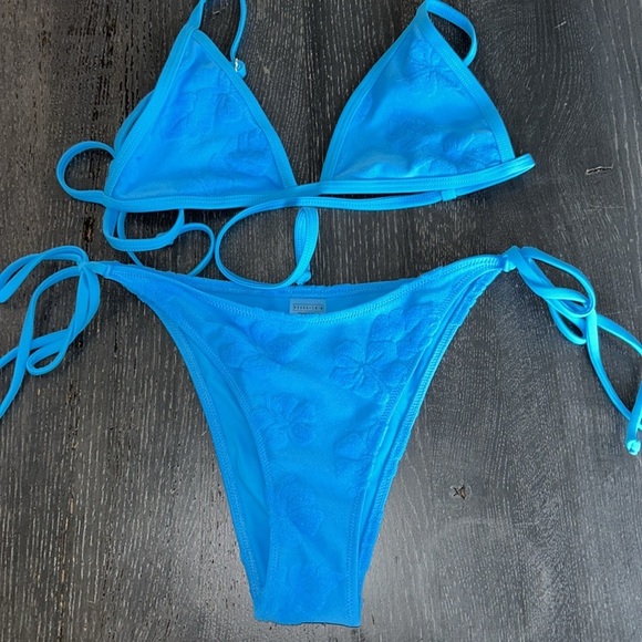 Koana Bikini Willow Top and Daria Botton in BLUE HIBISCUS TERRY - Picture 12 of 13